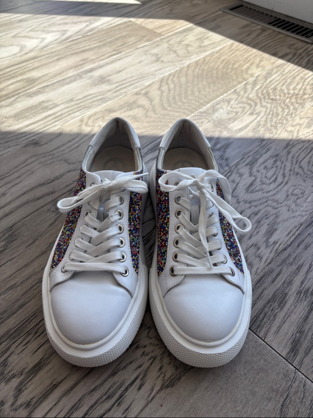 The Wishbone White Women's Low-Top Sneakers with Multicolor Glitter Accents